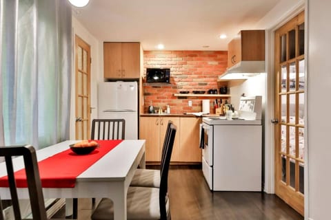 St. Catherine St. 1BD Apt