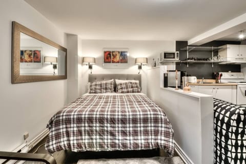 Modern Downtown Studio | Walk to Metro