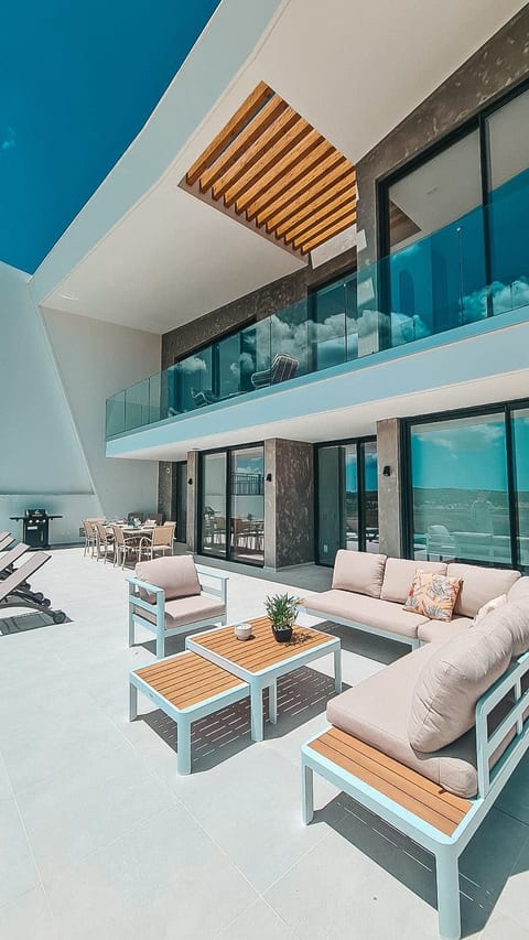 Luxury Villa in Algarve with Infinity Pool