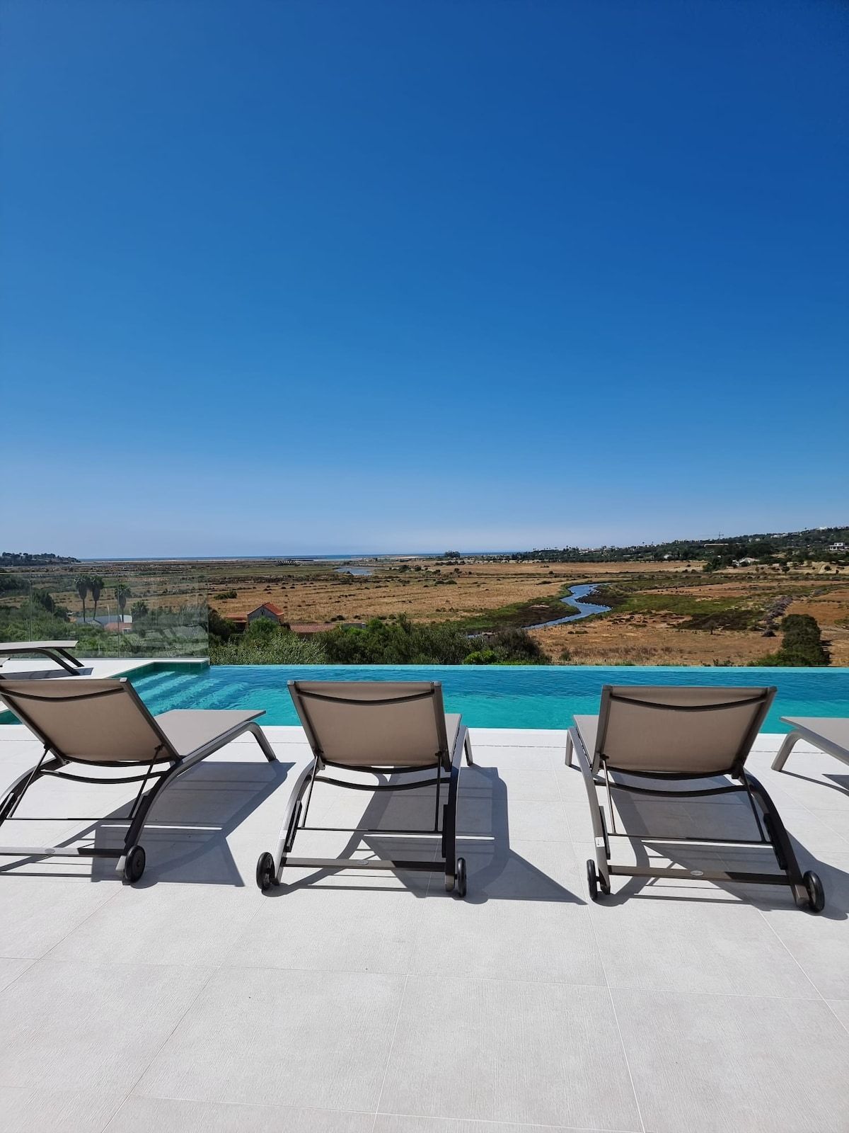 Luxury Villa in Algarve with Infinity Pool