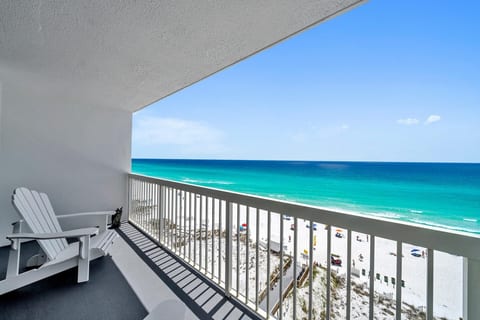 Pelican Beach 905