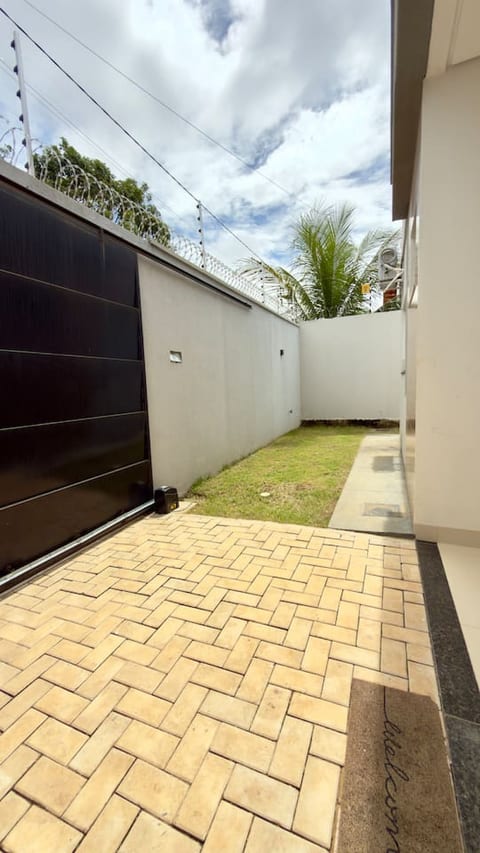 Davisis • Casa moderna privativa | suíte + garagem