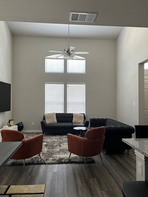 Modern Denton Stay,1BR,Near
UNT/TW image 2