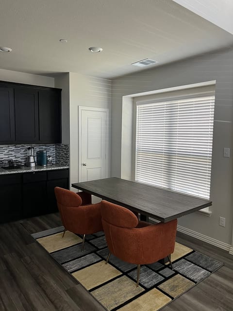 Modern Denton Stay,1BR,Near
UNT/TW image 5