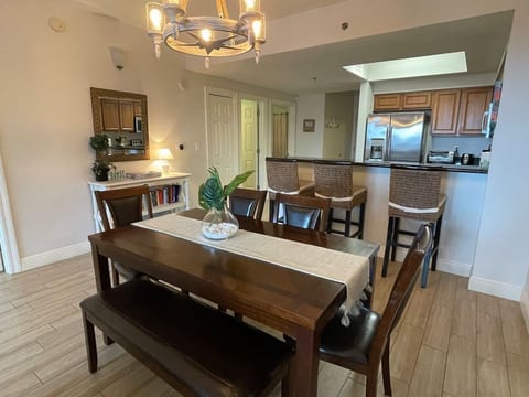 Dining area comfortable for 6 guests.