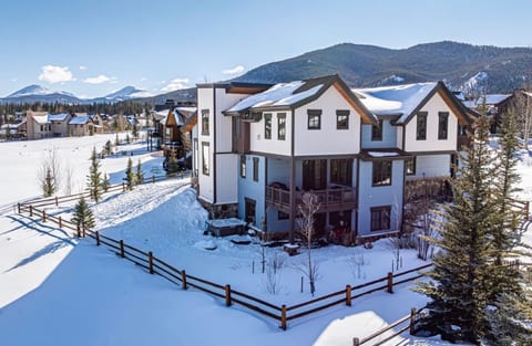 Cove Chalet | 4BR Luxury w/ Hot Tub & Sauna
