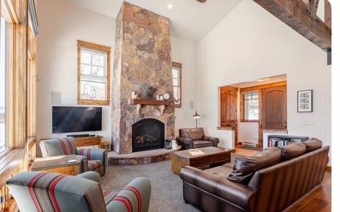 Cove Chalet | 4BR Luxury w/ Hot Tub & Sauna