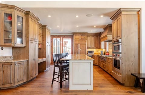Cove Chalet | 4BR Luxury w/ Hot Tub & Sauna