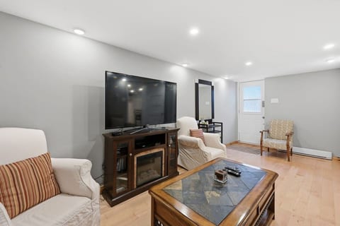 Modern Suite Minutes from Halifax Waterfront