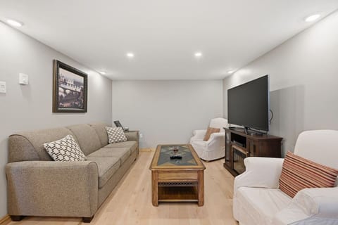 Modern Suite Minutes from Halifax Waterfront