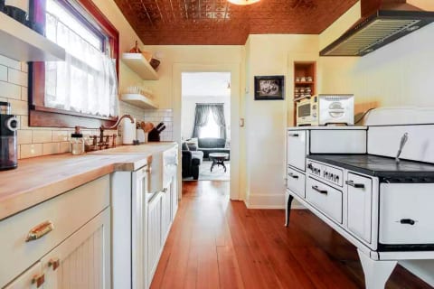 The Valley Wine Cottage - Historic Luxury