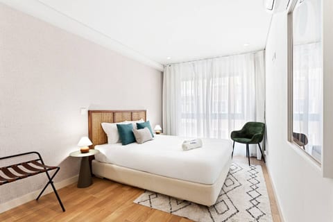 Urban Paradise | Sleek Central Porto Flat