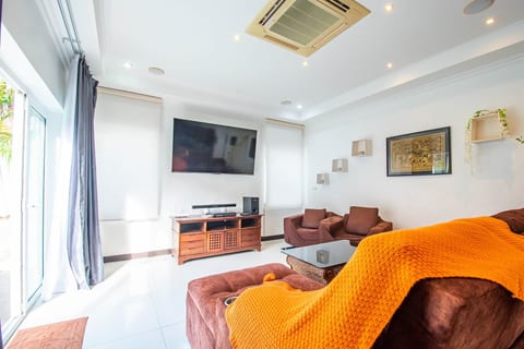 3+1BHK+3 Pools Villa Seaside@50m Beach, Pattaya