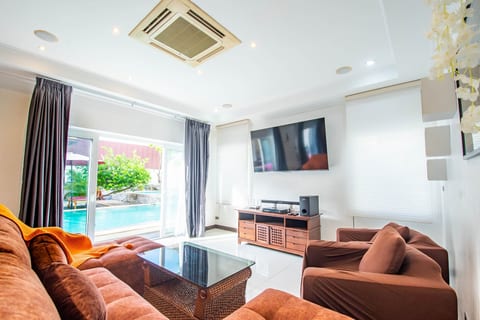 3+1BHK+3 Pools Villa Seaside@50m Beach, Pattaya