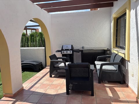 Sunny Bungalow image 1