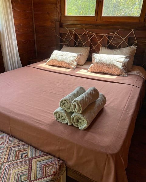 Pomegranate is a cozy cabin designed for 2 guests image 5