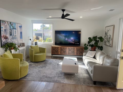 Bright and cozy 2 bed 2 bath condo in Laguna Woods