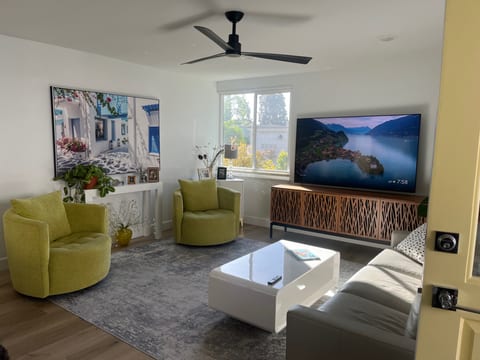Bright and cozy 2 bed 2 bath condo in Laguna Woods