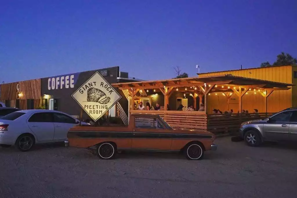 Completing "downtown" Flamingo Heights is Giant Rock Meeting room, a wine and pizza bar with frequent live music. 

Yes, it's a really dope place to live! - The Filmmakers House - Joshua Tree