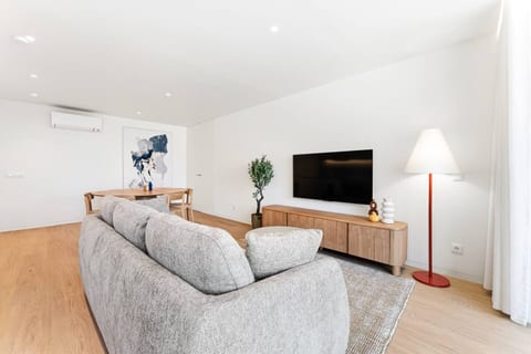 Gaia Riverside | Spacious & Sleek Suit