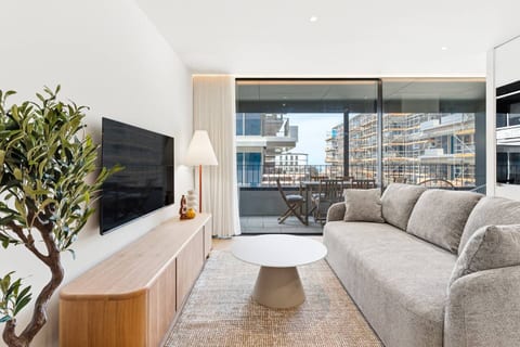 Gaia Riverside | Spacious & Sleek Suit