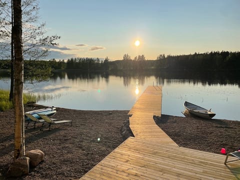 Sauna, nature, silence - riverside cabin image 3