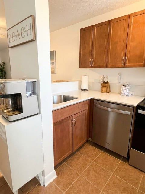 After Dune Delight: Top Floor-HHI | 2 Bed/2 Bath image 5