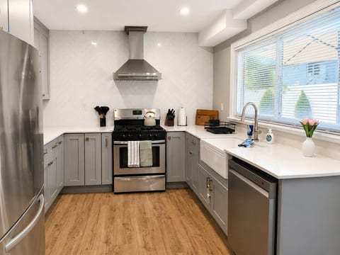 2BR/2BA, Bonus Office, King Bed, W/D In-Unit, Pets