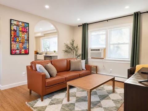 2BR/2BA, Bonus Office, King Bed, W/D In-Unit, Pets