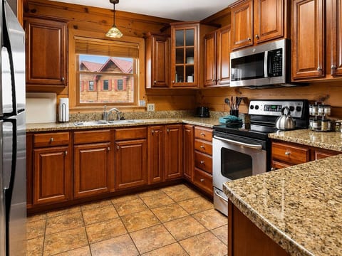 Fully-equipped kitchen with granite and stainless steel