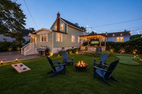Classic OOB Cottage • Walk to the Beach