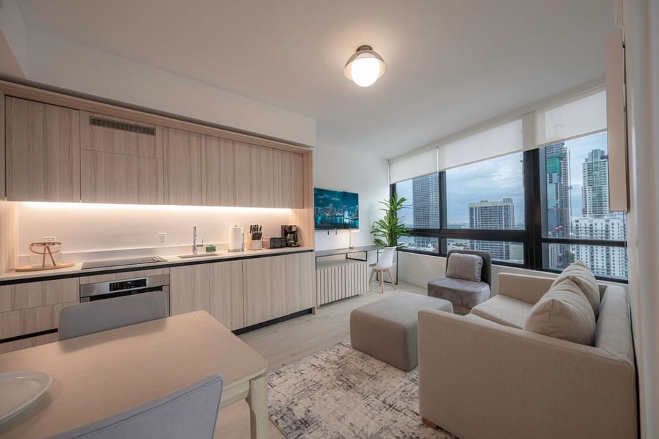 FREE Parking • Corner Unit • Bay & Brickell Views - Miami
