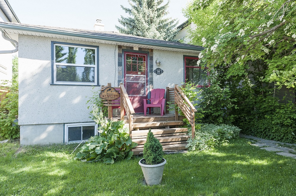 Little riverwalk house