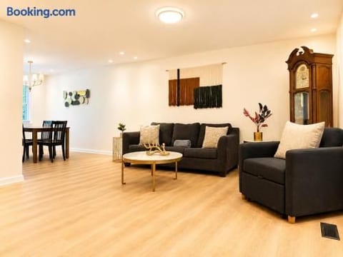 Outerlincoln Retreat | 3BR/2.5BA Newburgh Home