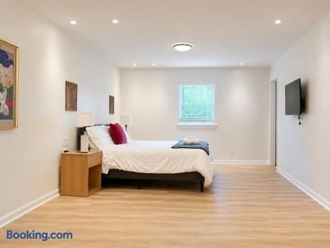 Outerlincoln Retreat | 3BR/2.5BA Newburgh Home