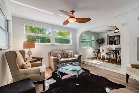 3 bed/2 bath Home W/ Gulf Water Access image 3