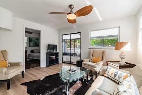 3 bed/2 bath Home W/ Gulf Water Access image 4