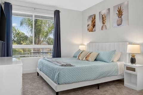 San Diego Stay| Central Location & Top Attractions