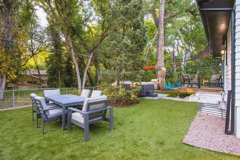 Game Room | Hot Tub | Putting Green | Kings | Crib