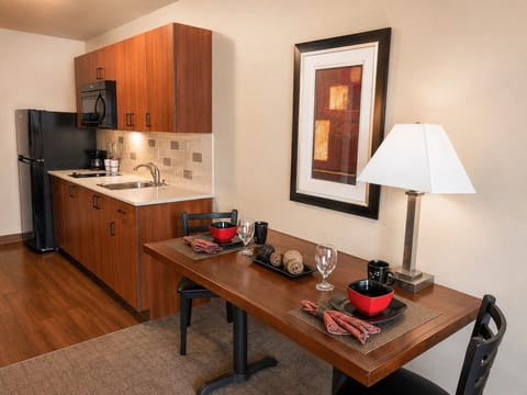 Aspen Suites Hotel Haines 2 Queen Studio