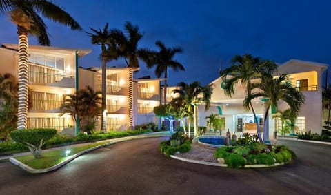 Rockley Beach Two Double Suite | Breakfast & Pool image 2