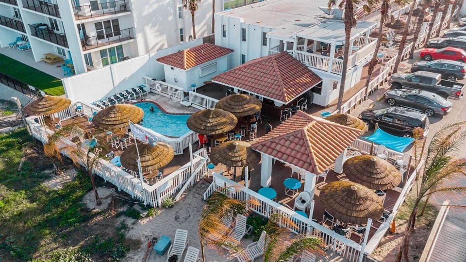 SPI King Suite: Private Beach, Volleyball & Bar image 1