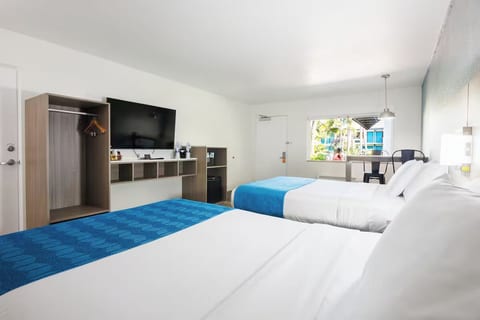 ICON Park 2 Queen Room | Water Park & Arcade image 2