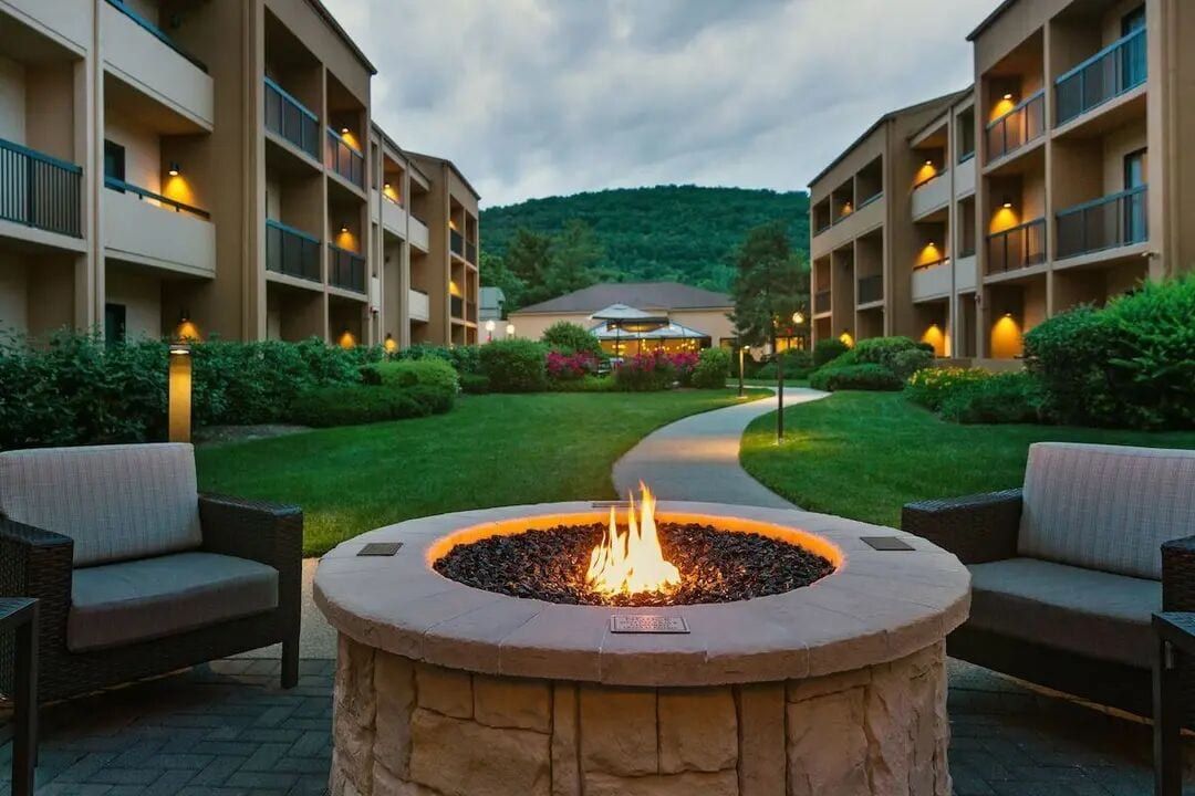 Mahwah NJ 2 Queen | Bar, Pool & Gym image 1