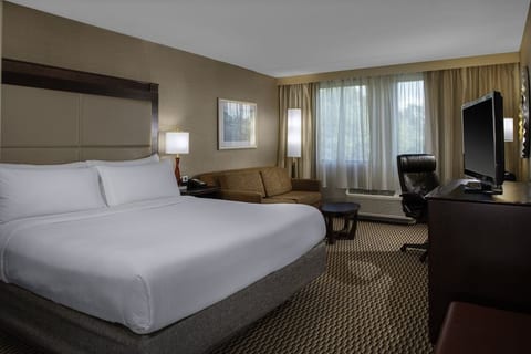 Burlington Mall King Room with Pool & Gym image 1