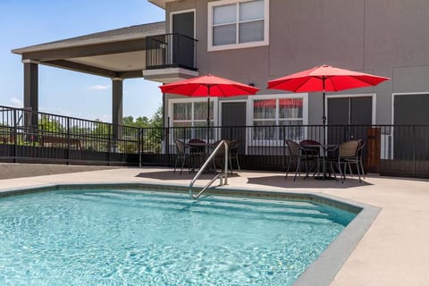 Days Inn Grape Creek 2Queen Suites Pool/breakfast image 4