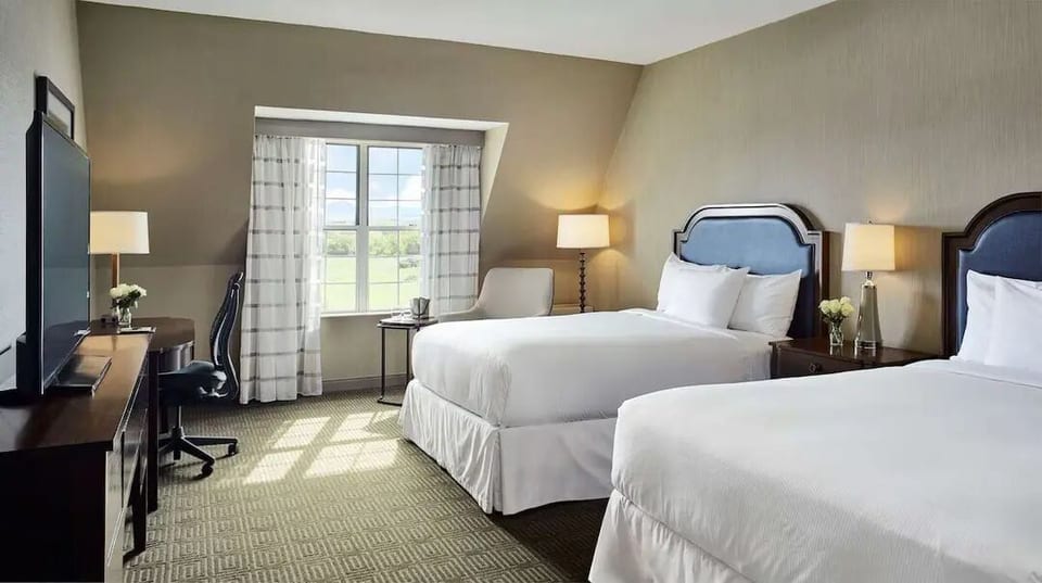 Lake Champlain 2 Double Room with Pool & Gym image 1