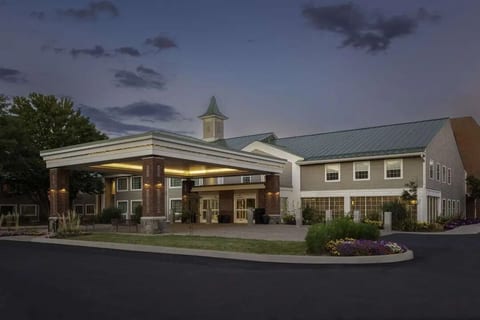 Lake Champlain 2 Double Room with Pool & Gym image 2