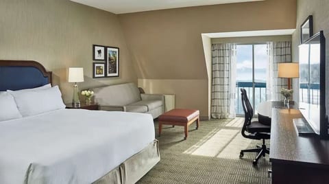 Lake Champlain King Room with Pool & Gym image 1