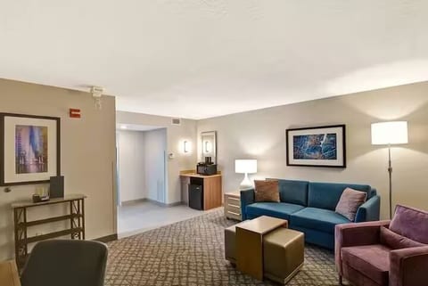 Embassy by Hilton, Orlando 2 Double Suite image 3